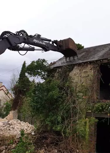 Charron TP : démolition bâtiment à Jouy près de Chartres (28) & Rambouillet (78)